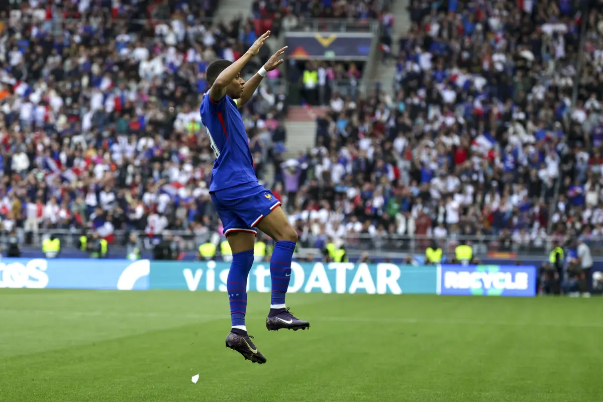 Mbappé marcou e assistiu (Créditos: EPA)