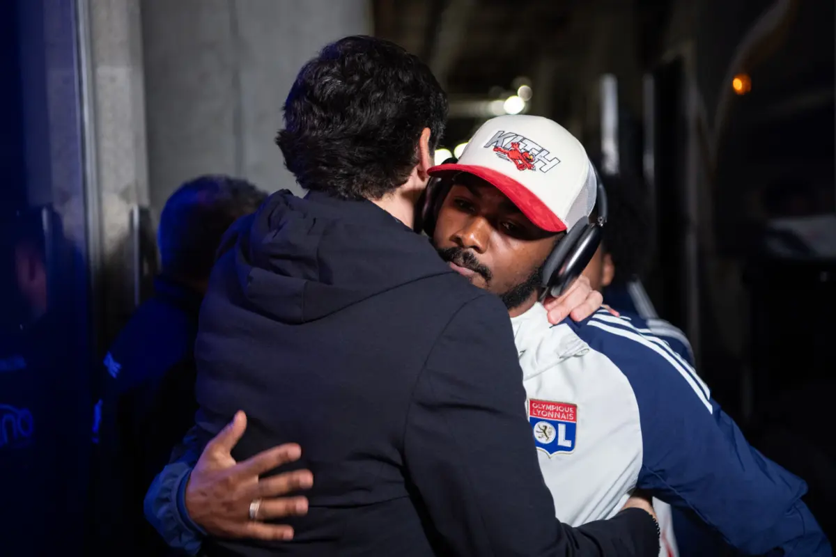 Imagem de contexto do artigo Impedido de ir ao balneário, Paulo Fonseca "despede-se" dos jogadores na garagem