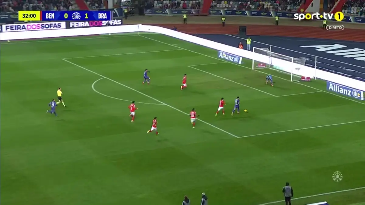 Imagem de contexto do artigo Benfica-Braga: Zalazar corre meio campo, passa por dois e fuzila Trubin. Veja o golo