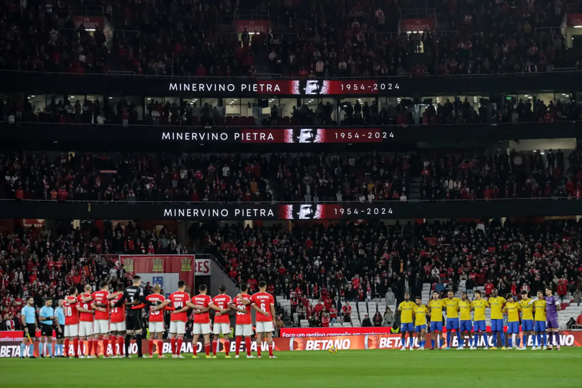 Pietra homenageado antes do apito inicial (Créditos: Mário Vasa/Global Imagens)