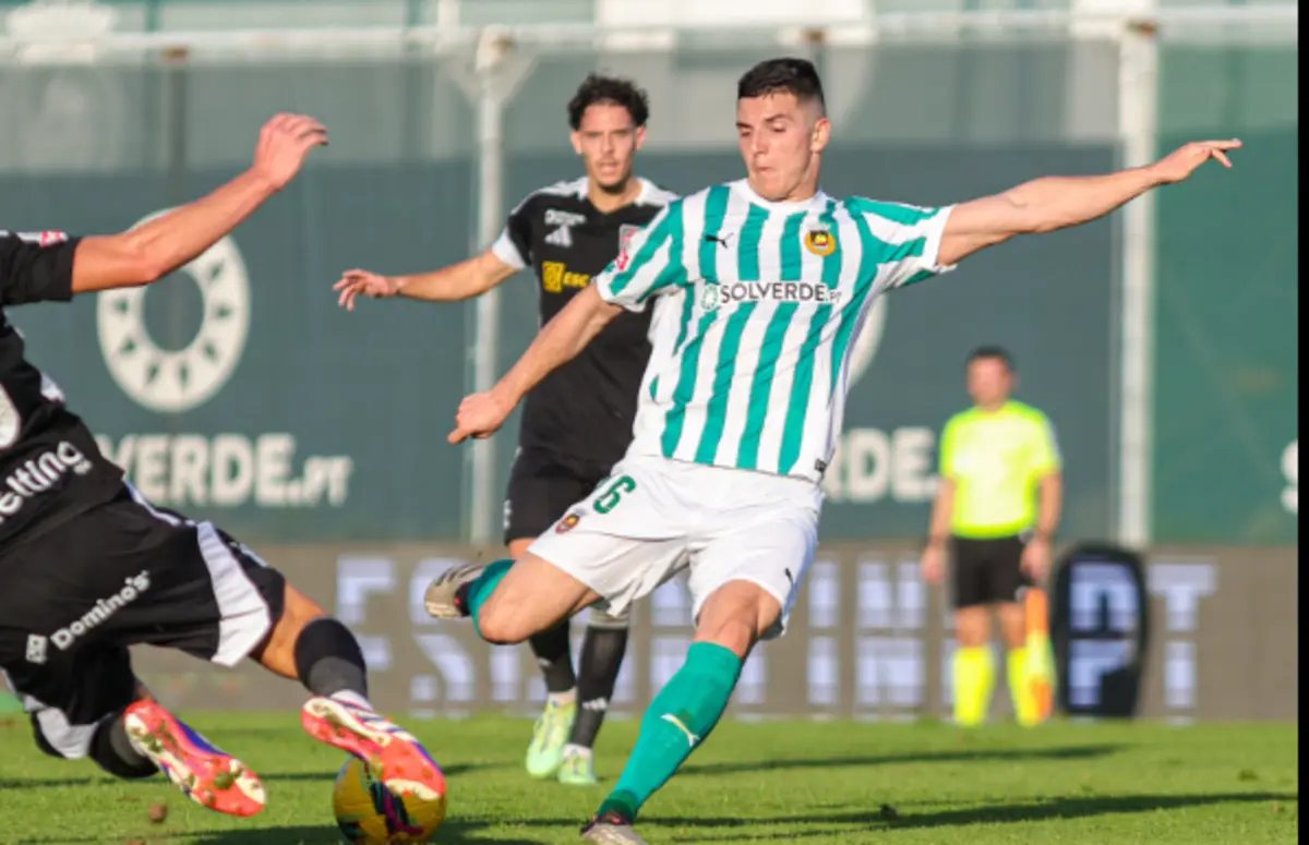 Imagem de contexto do artigo "Estou a procurar ter minutos para ter a qualidade para voltar ao Benfica ou, quem sabe, sair"