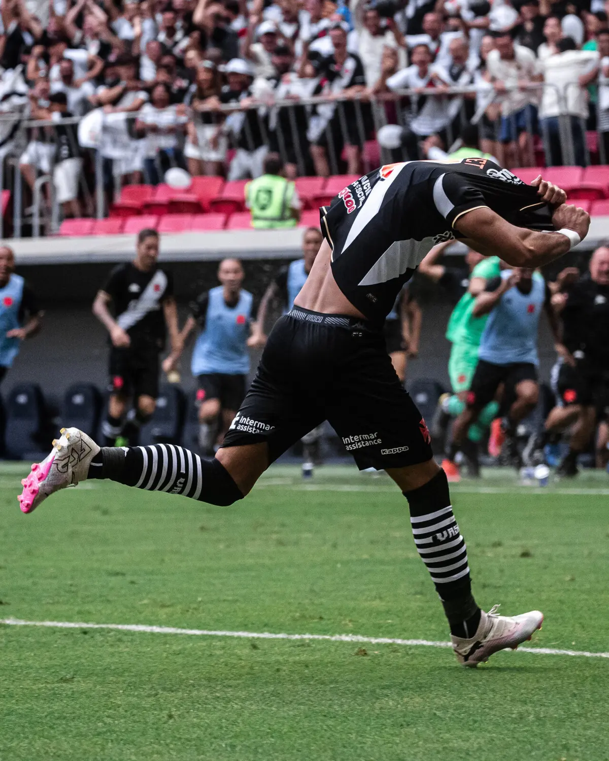 Imagem de contexto do artigo Payet fala em saudades da família, mas vive relação extraconjugal com advogada