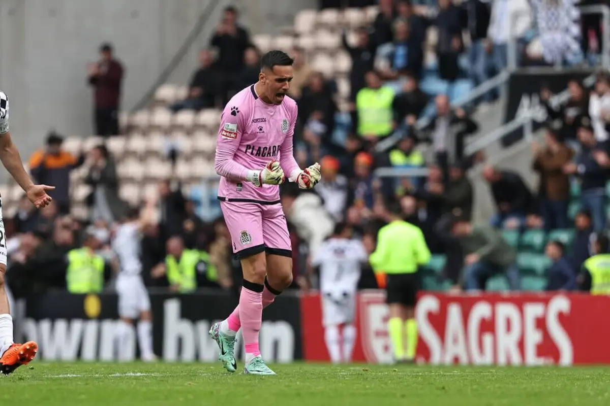 João Gonçalves (Reprodução: Instagram do guarda-redes)