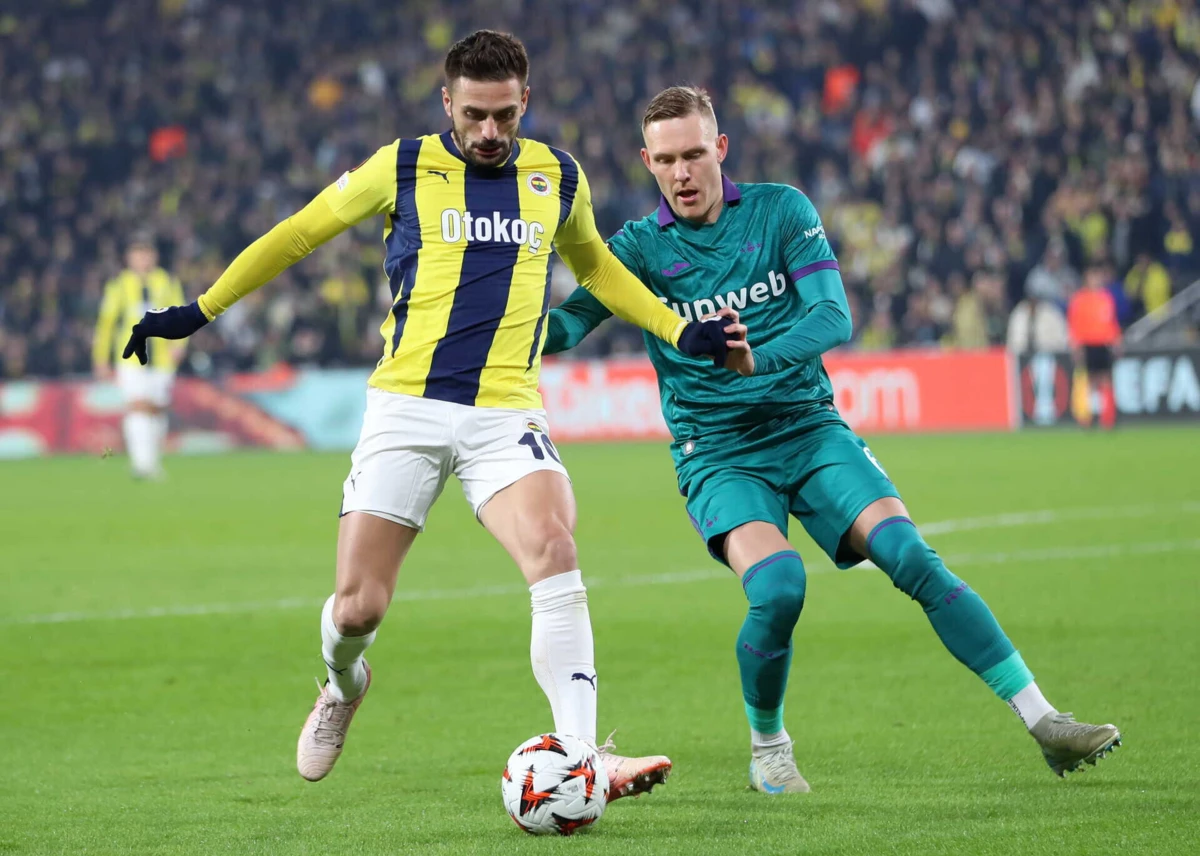 Imagem de contexto do artigo Liga Europa: Fenerbahçe de Mourinho goleia, Galatasaray arrasado pelo AZ