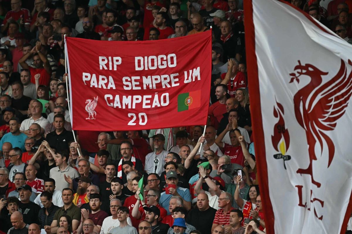 Imagem de contexto do artigo Com Diogo Jota no pensamento: o "You'll Never Walk Alone" cantado antes do Liverpool-Bournemouth