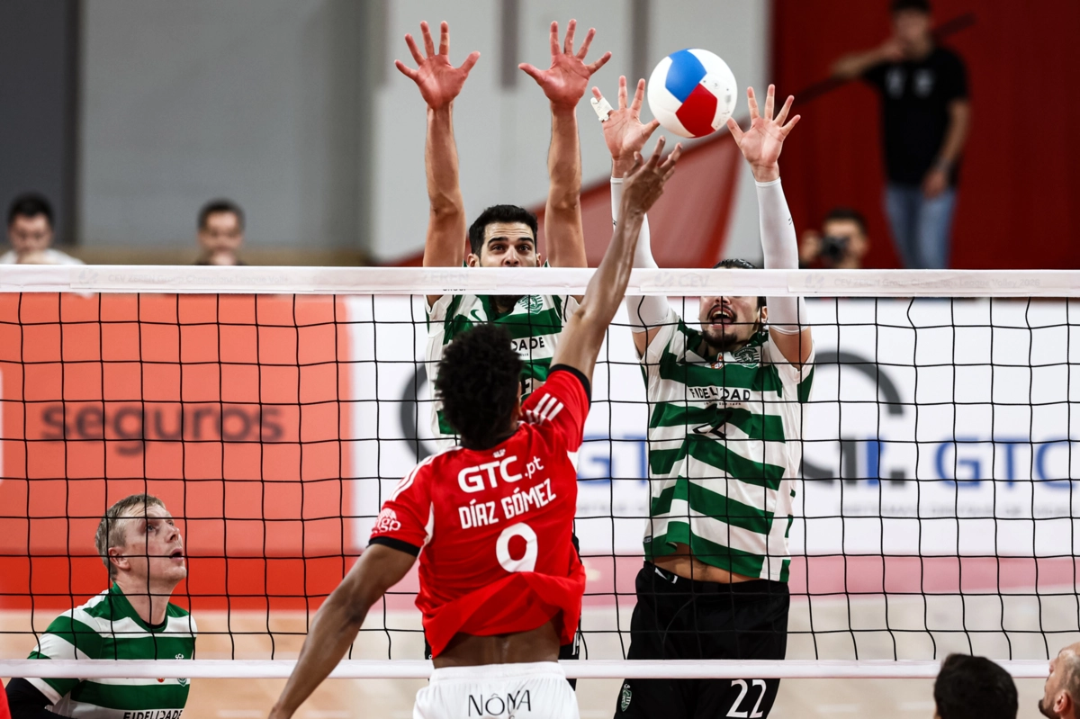 Lisboa/02/11/2025 - Esta tarde a equipa de Voleibol do Sport Lisboa e Benfica recebeu, a Equipa do Sporting Clube de Portugal, para a 3.ª jornada da 1.ª fase da Liga no Pavilhão n.º 1 do SL Benfica em Lisboa.
(Mário Vasa)
