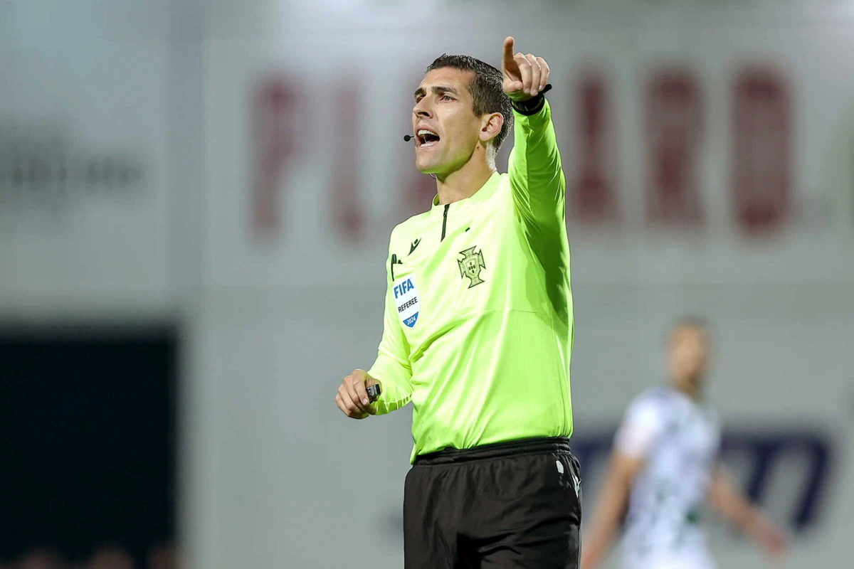 Imagem de contexto do artigo Fábio Veríssimo arbitra dérbi Sporting-Benfica. Confira todas as nomeações