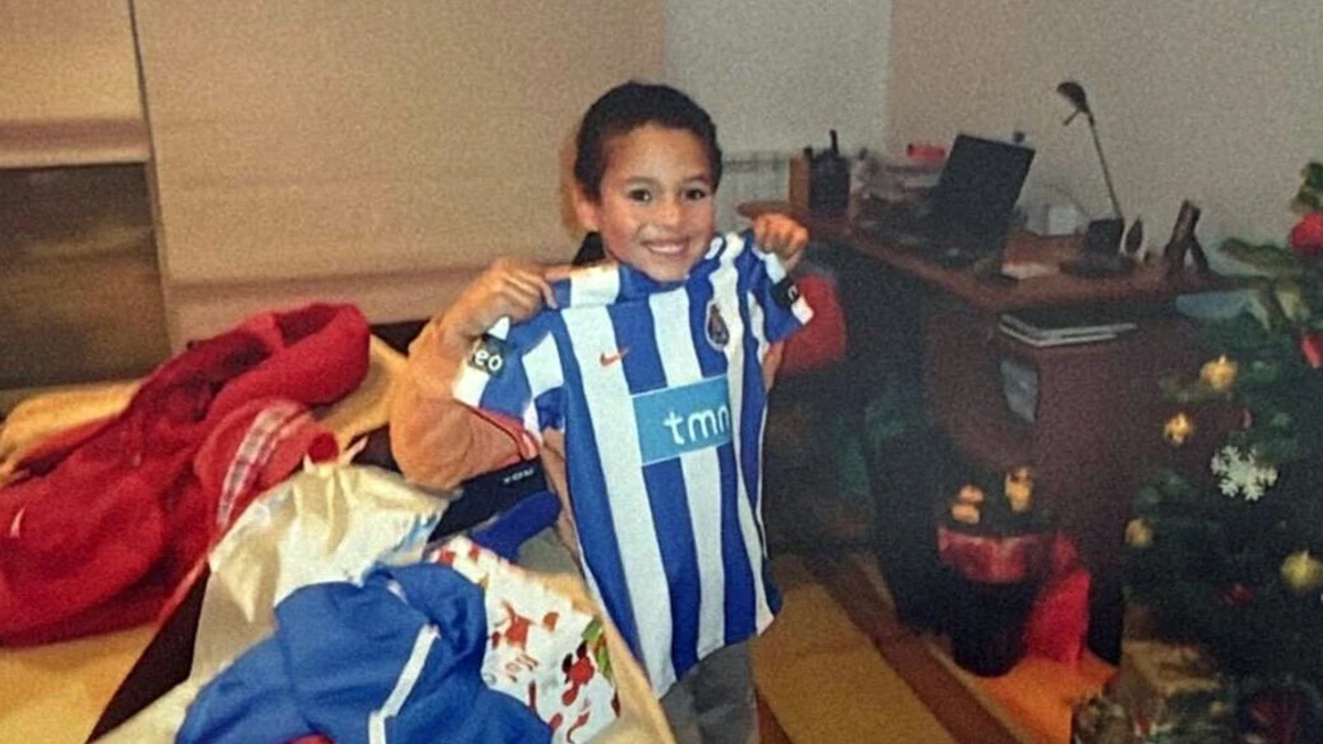 Imagem de contexto do artigo Da fotografia com Hulk à apresentação no FC Porto: as imagens do portista Alberto Costa