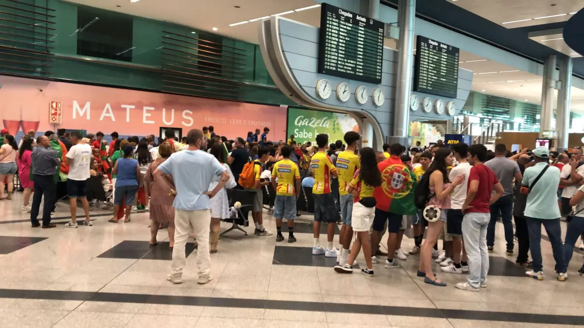 Imagem de contexto do artigo Euforia no aeroporto para receber Iúri Leitão e Rui Oliveira