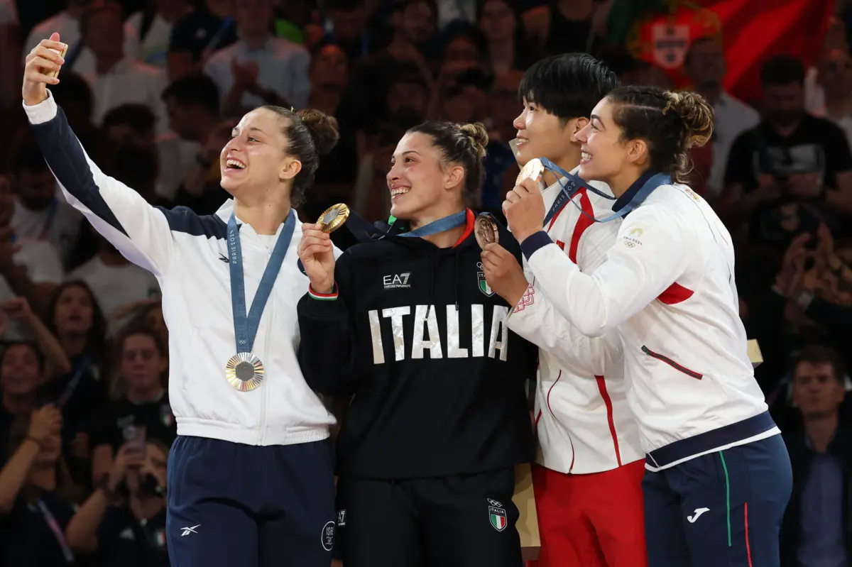 Patrícia Sampaio à direita (Créditos: AFP)