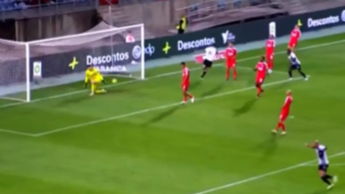 Imagem de contexto do artigo Dario Poveda inaugurou o marcador na receção do Farense ao Benfica. Veja o golo