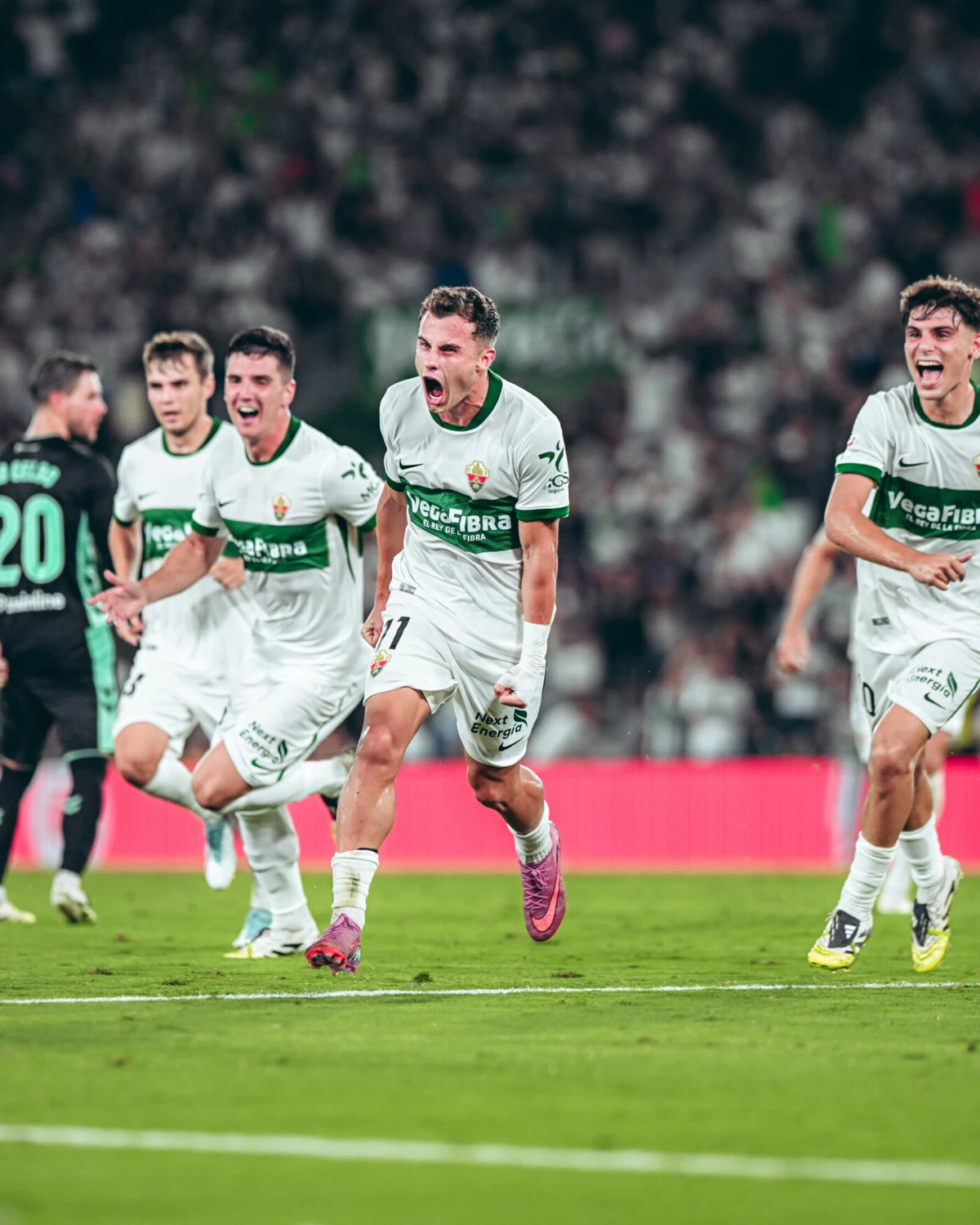 Imagem de contexto do artigo Ex-Benfica Martim Neto assiste e Elche trava o Bétis. Ora veja