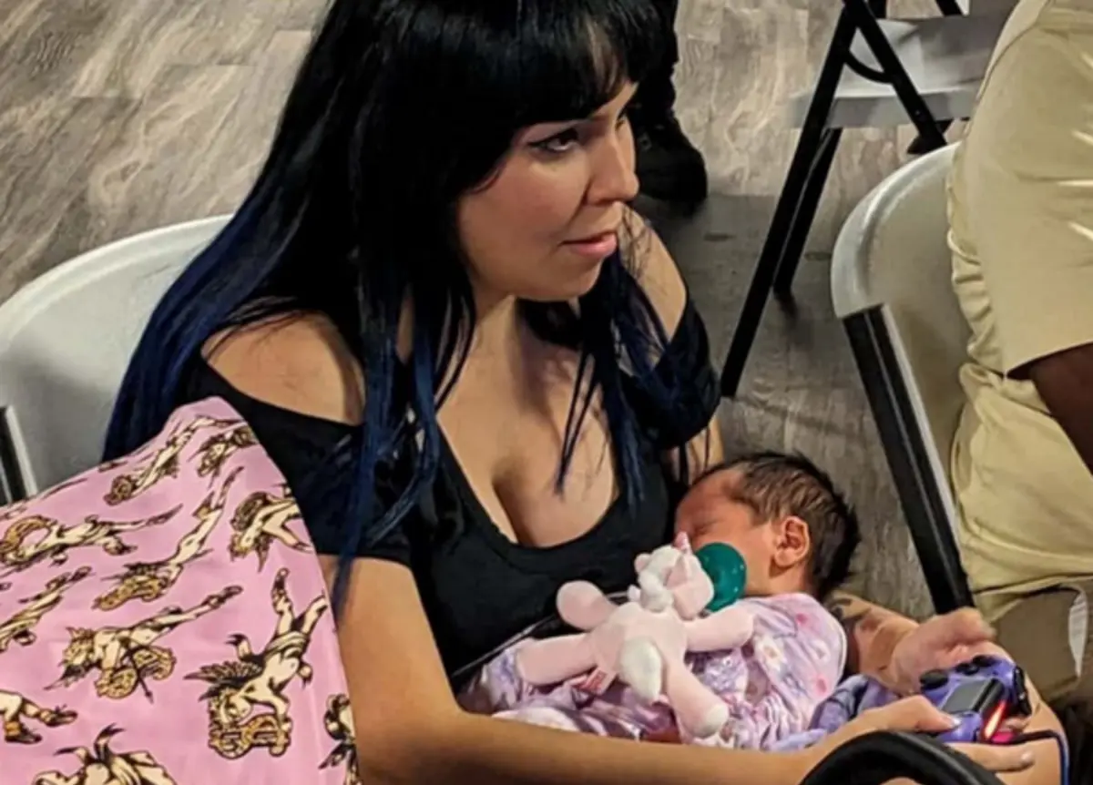 Imagem de contexto do artigo E-sports: ganha torneio de Mortal Kombat com bebé de cinco dias nos braços