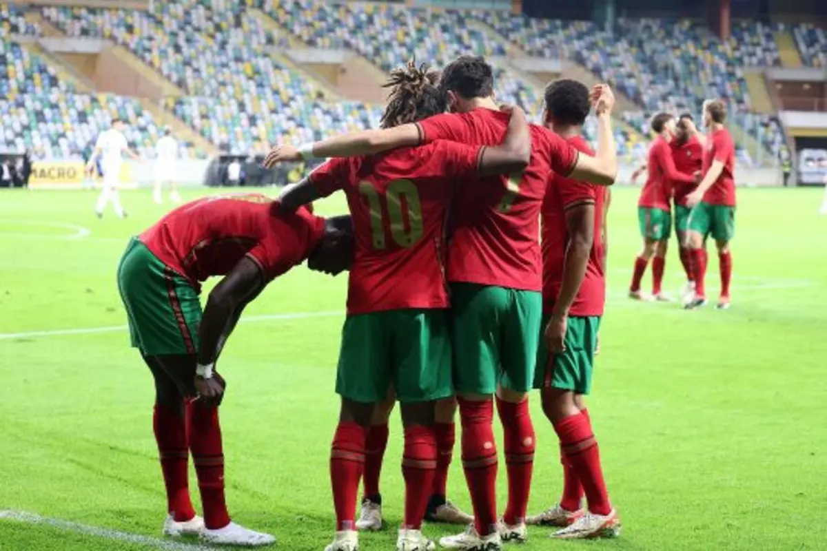 A Seleção Nacional sub-19 perdeu com Inglaterra por 1-0 (créditos: FPF)