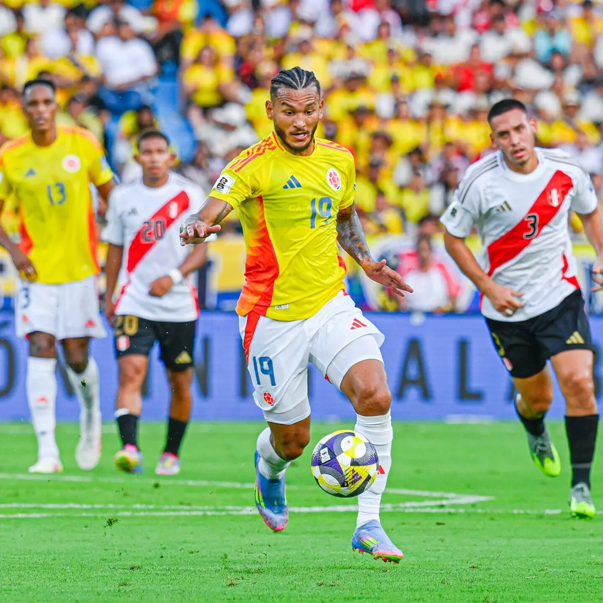 Imagem de contexto do artigo Sporting negoceia internacional colombiano Luis Suárez