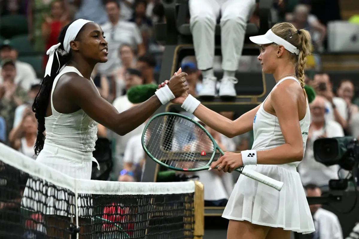 Dayana Yastremska à direita (Créditos: AFP)