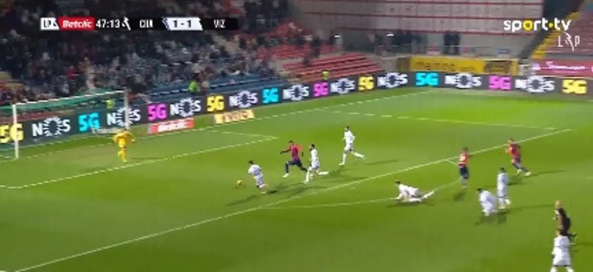 Golo de Jô (Créditos: Vsports)