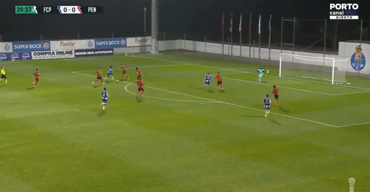 Imagem de contexto do artigo Arrancou e ninguém o parou: veja o golo de Karamoh pelo FC Porto B