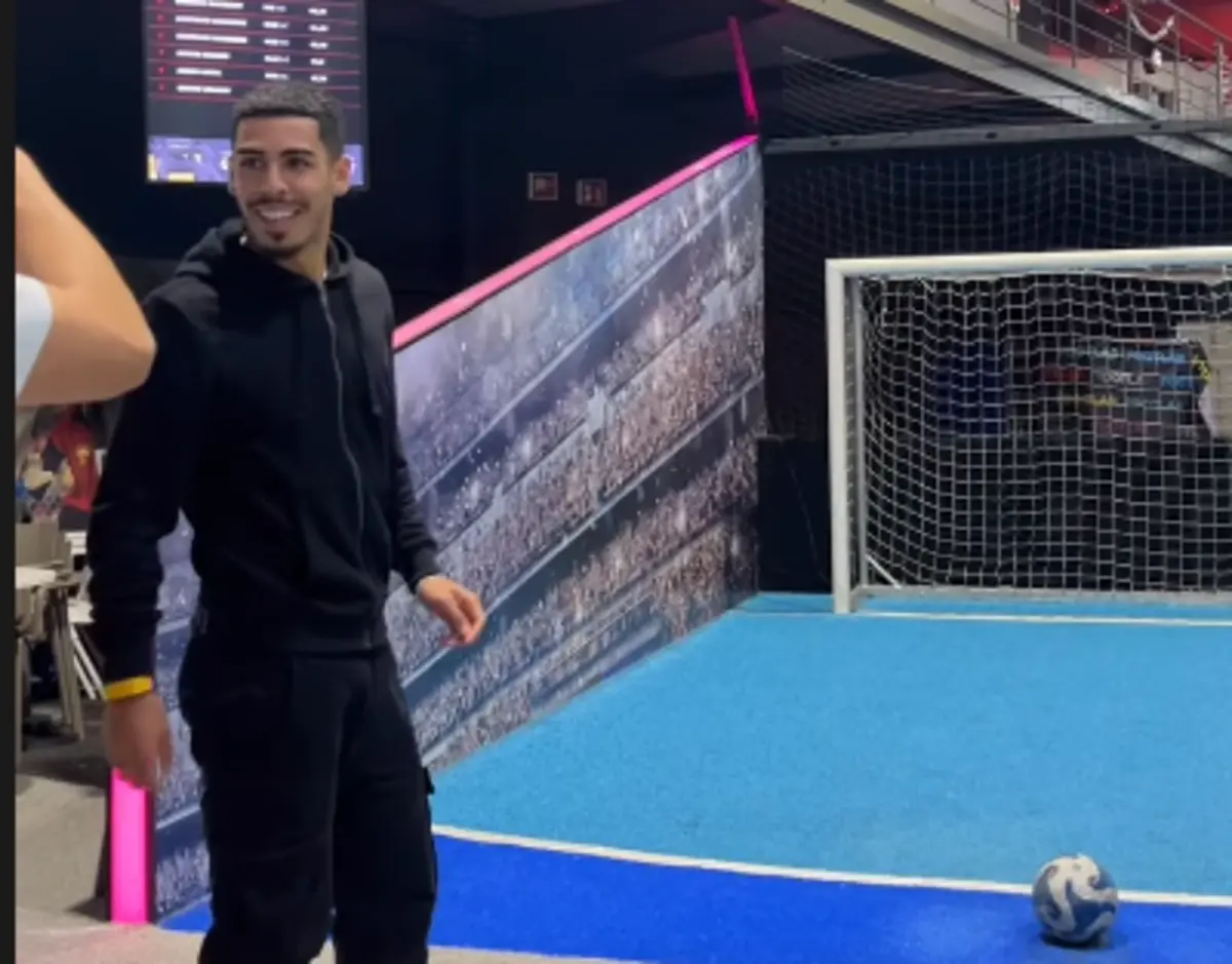 Imagem de contexto do artigo Danilo Veiga em "momento divertido" num evento para crianças