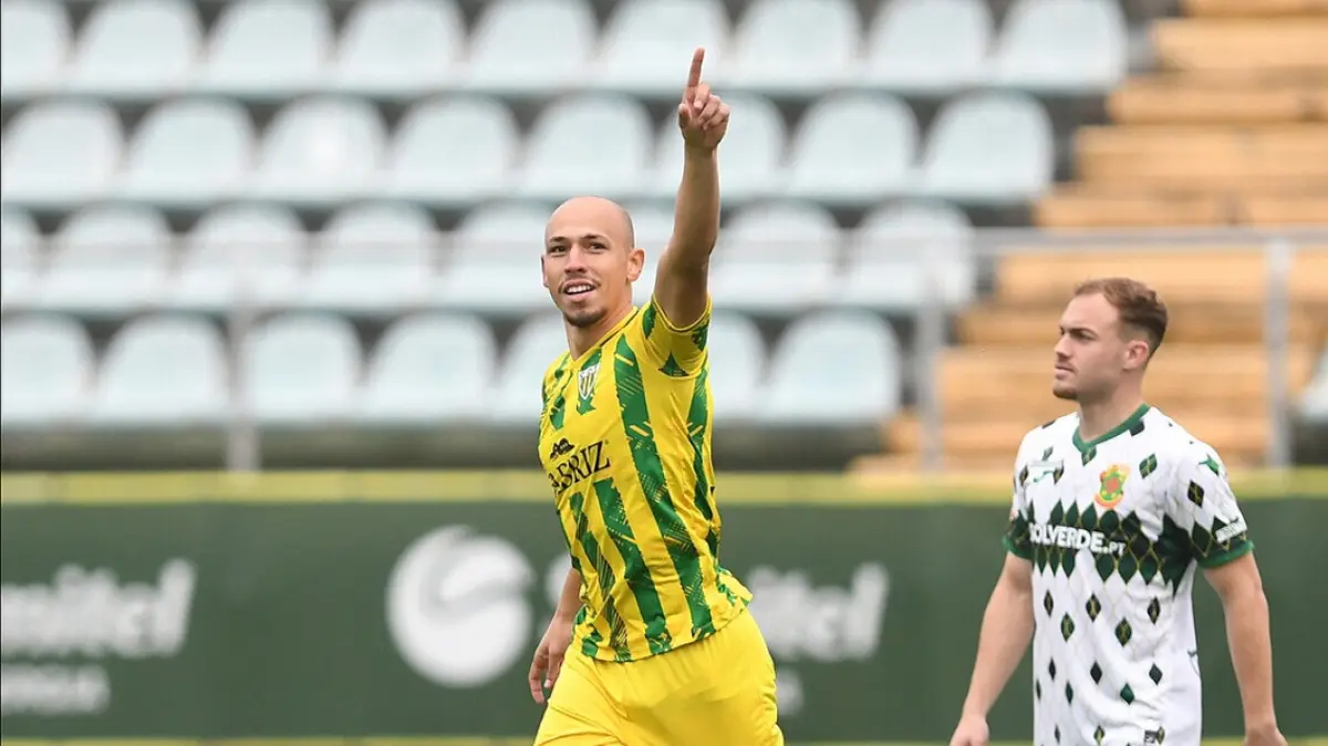 Imagem de contexto do artigo Cícero renova com o Tondela até 2027