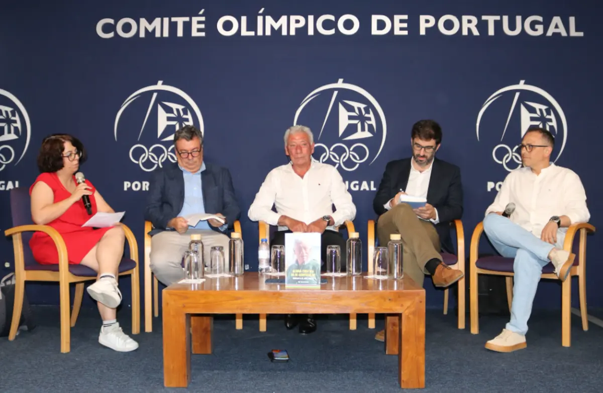 José Poeira ao centro