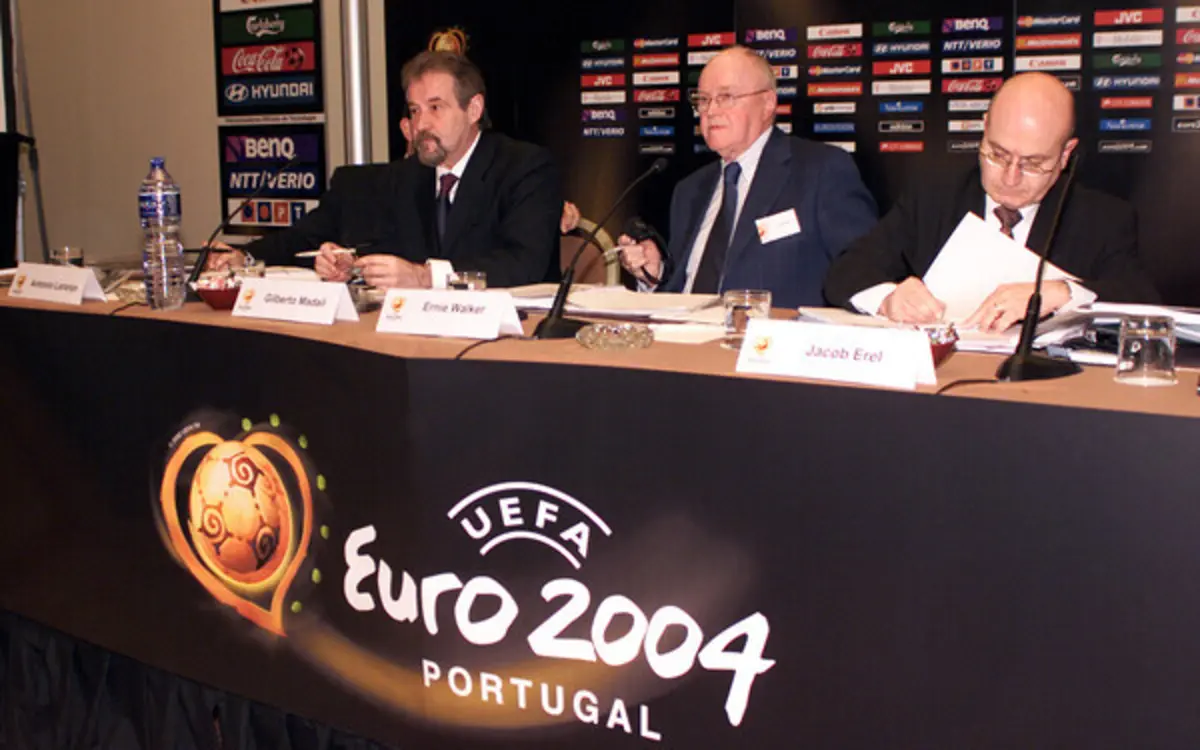 Gilberto Madail (à esquerda), em 2004 (créditos: Global Imagens)