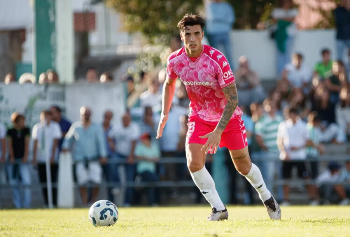 Imagem de contexto do artigo Estoril empresta defesa-central a clube espanhol