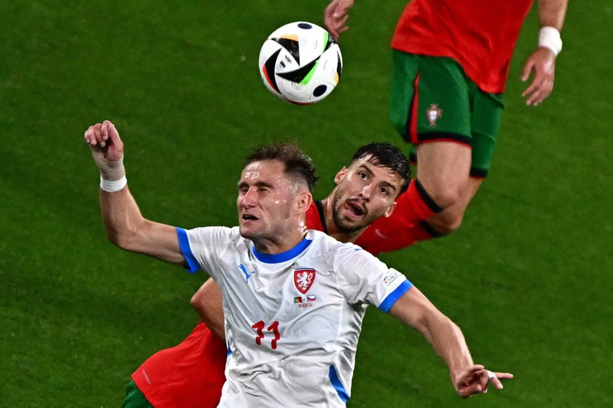 Rúben Dias (créditos: GABRIEL BOUYS / AFP)