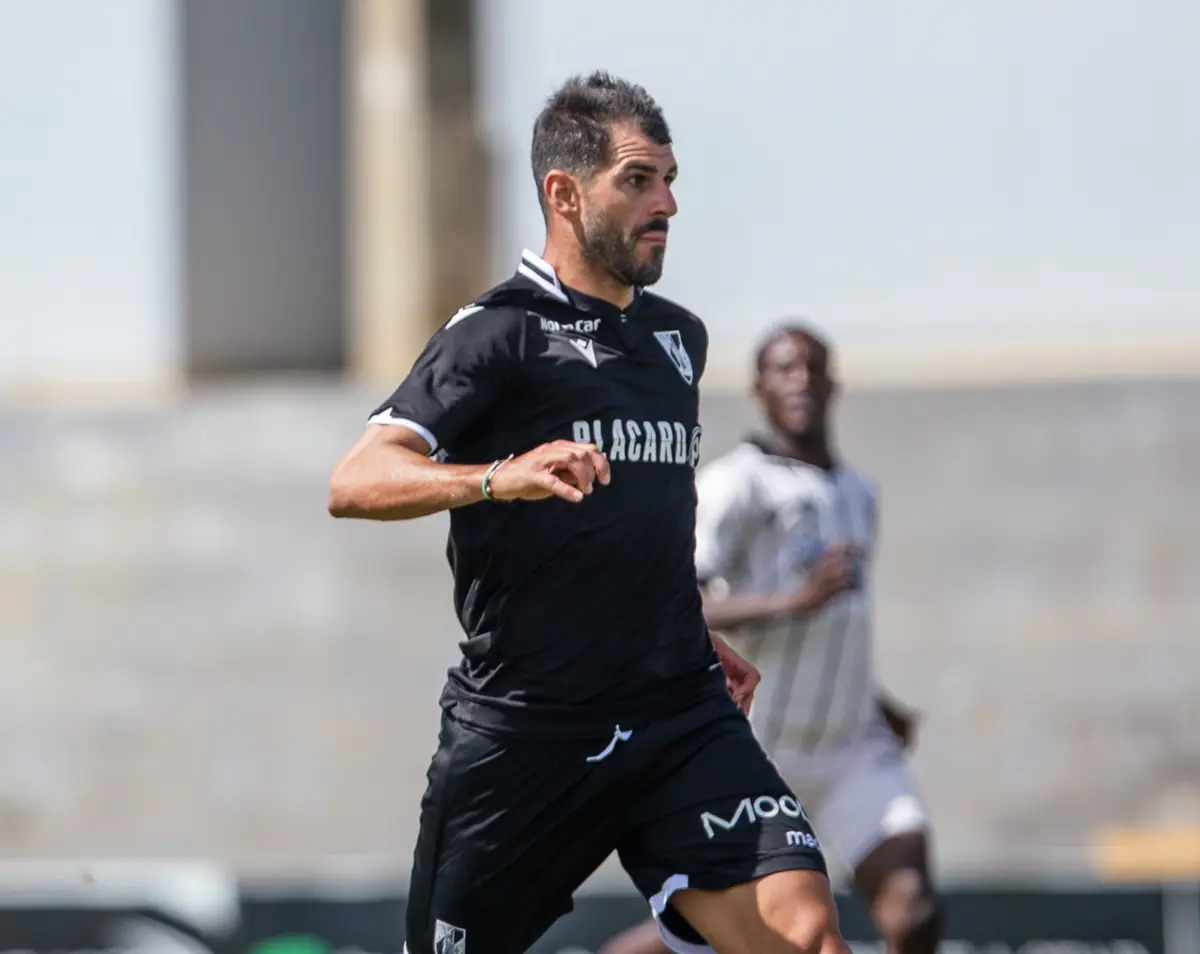 Permanência de Nélson Oliveira no Minho não está garantida (Créditos: Vitória SC)