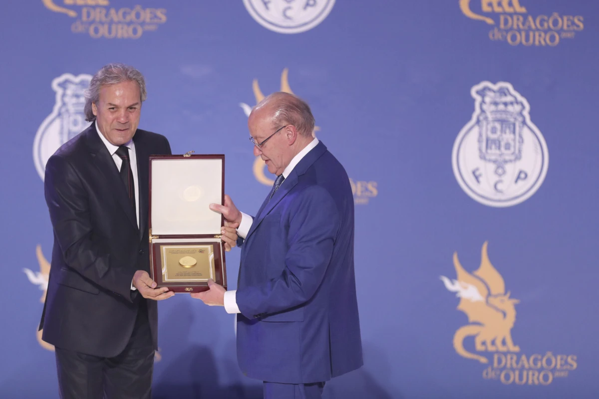 Madjer e Pinto da Costa (Créditos: Fábio Poço)