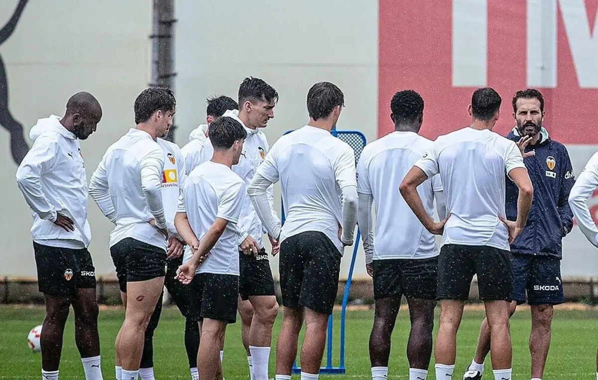 Treino que antecedeu adiamento (créditos: Valência)