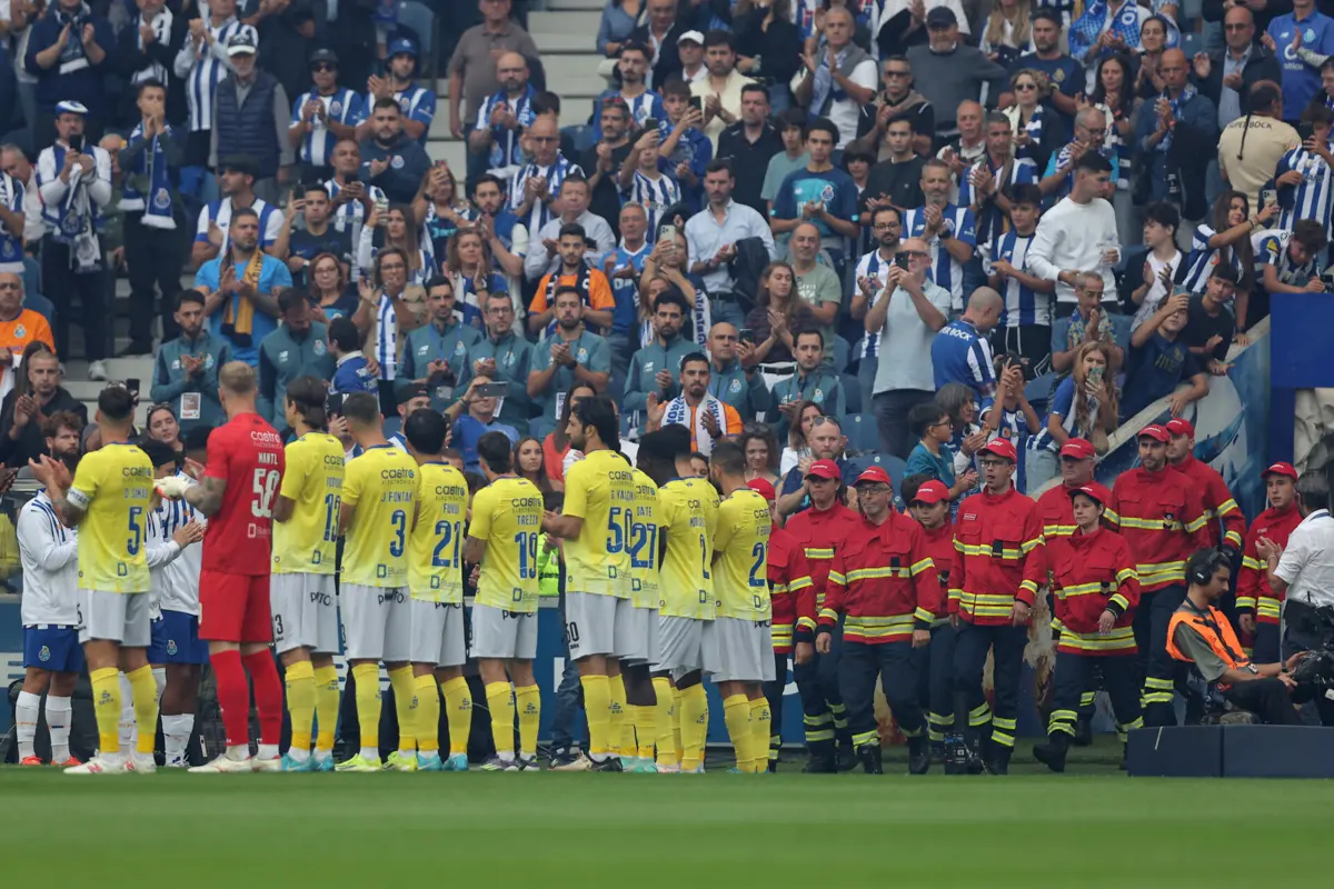 Imagem de contexto do artigo FC Porto-Arouca: guarda de honra aos bombeiros e Pinto da Costa presente