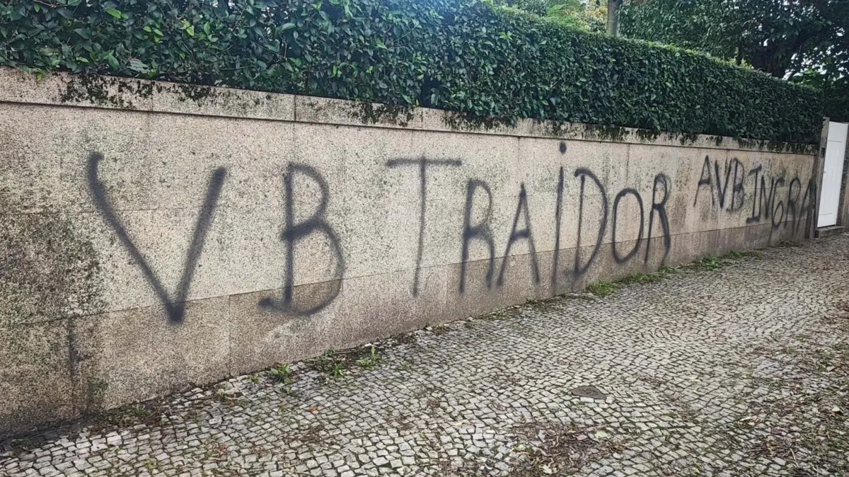 Imagem de contexto do artigo Casa de André Villas-Boas no Porto vandalizada: veja as imagens