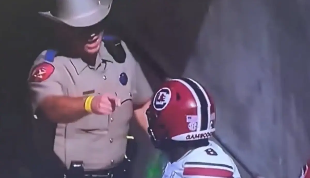 Polícia após esbarrar com Nyck Harbor