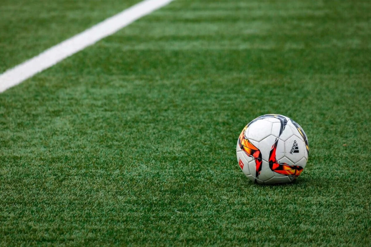 Imagem de contexto do artigo Revolução no futebol: Comissão Europeia quer acabar com relvados sintéticos