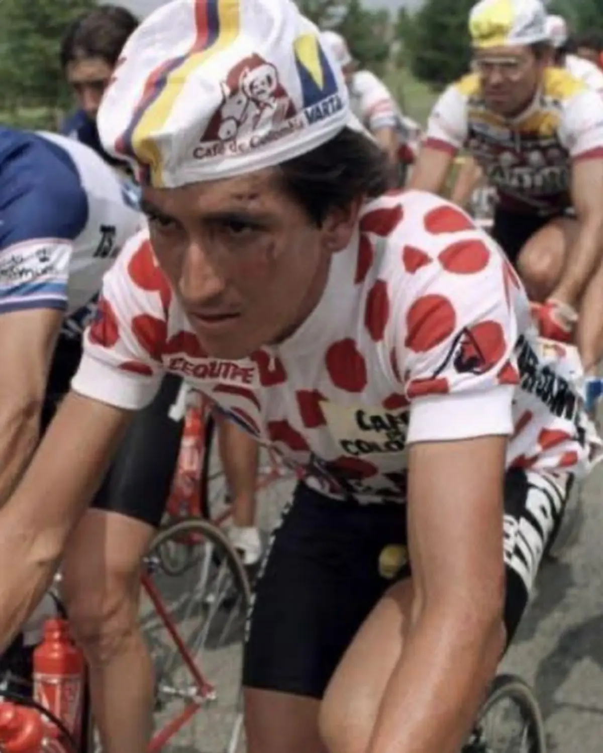 Imagem de contexto do artigo Ex-ciclista campeão da Vuelta acusado de mandar matar vizinhos: "Esquartejámos os corpos na estrada"