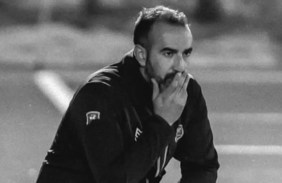 Imagem de contexto do artigo Jogador do Estoril chora a morte de treinador de 36 anos: "Continuo sem acreditar..."