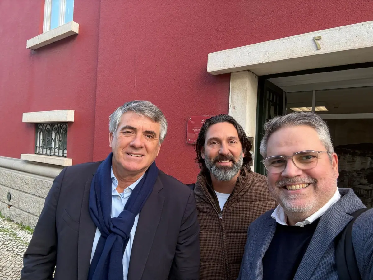 Luís Batista, diretor da Divisão do Desporto da Câmara de Setúbal, João Pinto, ex-atleta profissional e natural da cidade, e Luís Camarinha, diretor da organização