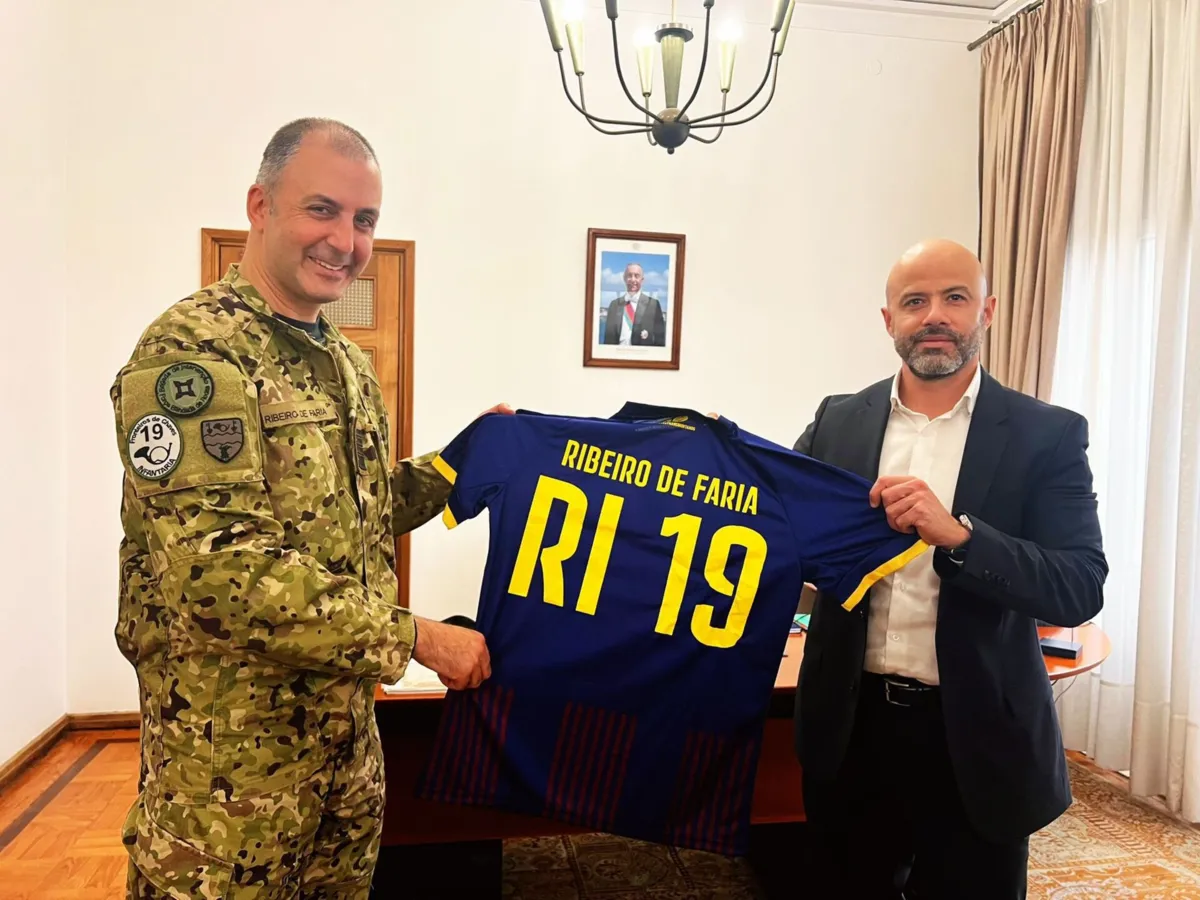 Imagem de contexto do artigo Presidente da SAD do Chaves foi visitar o quartel da cidade