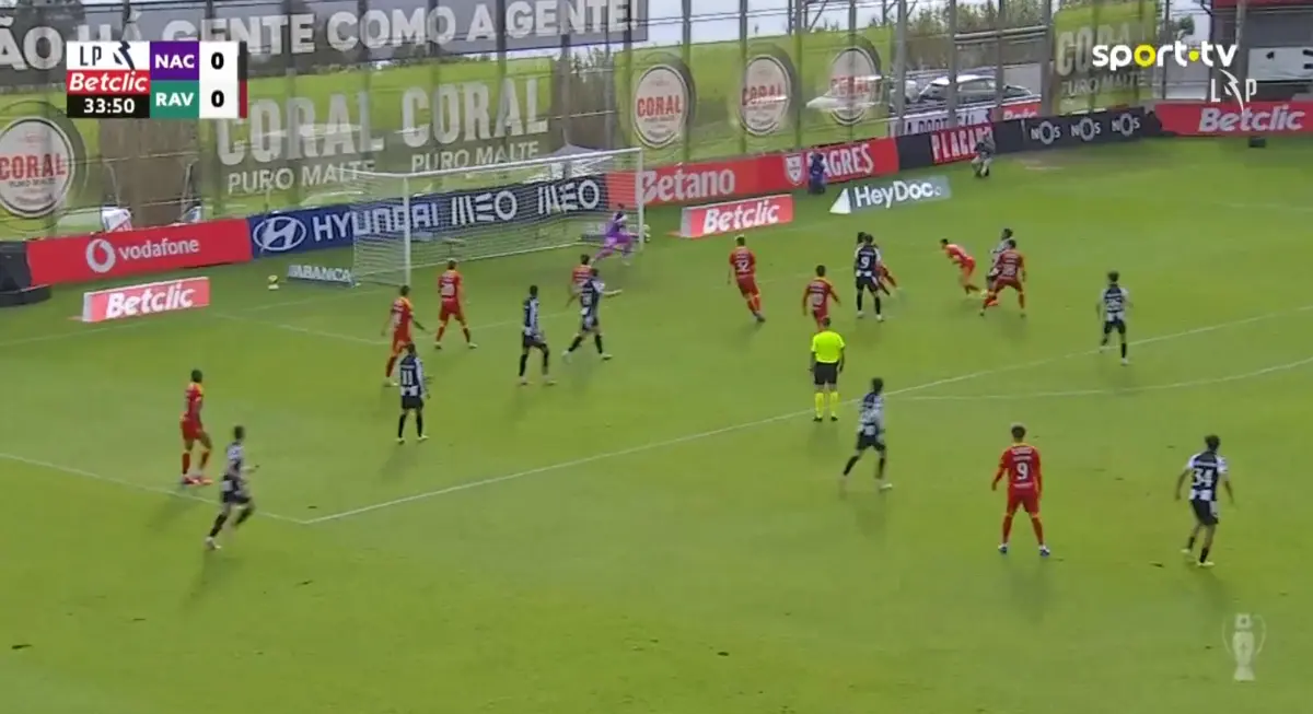 Imagem de contexto do artigo Gabriel Veron estreia-se a marcar pelo Nacional. Veja o lance