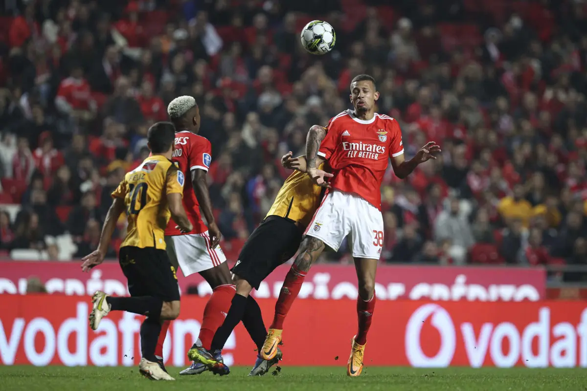 João Victor (à direita) deixa Benfica (créditos: Filipe Amorim / Global Imagens)