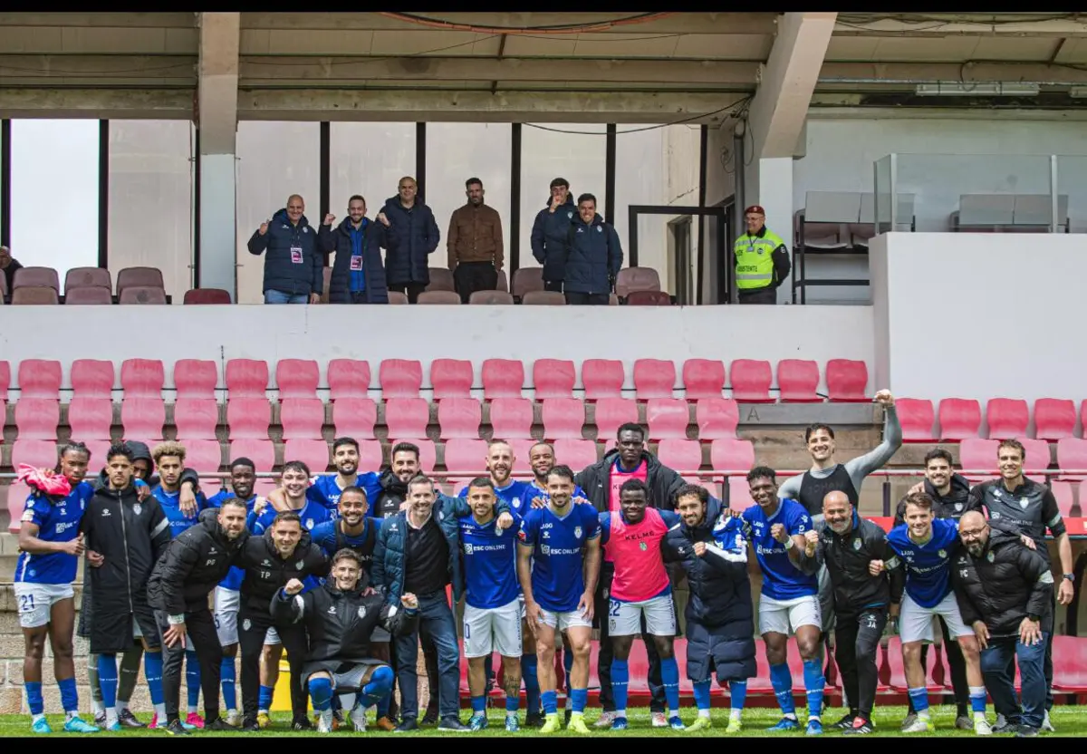 Imagem de contexto do artigo Treinador Vítor Martins mereceu homenagem após vitória em Penafiel