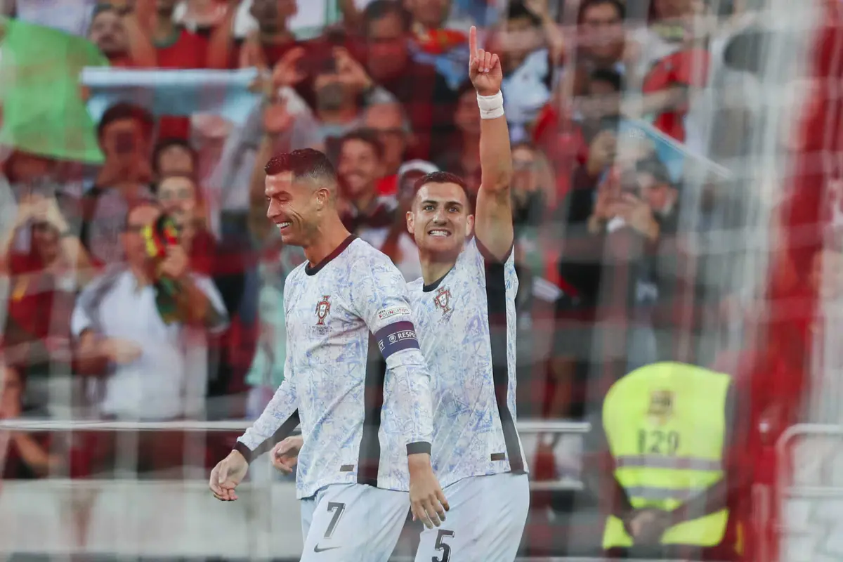 Dalot e Cristiano Ronaldo (créditos: Pedro Rocha)