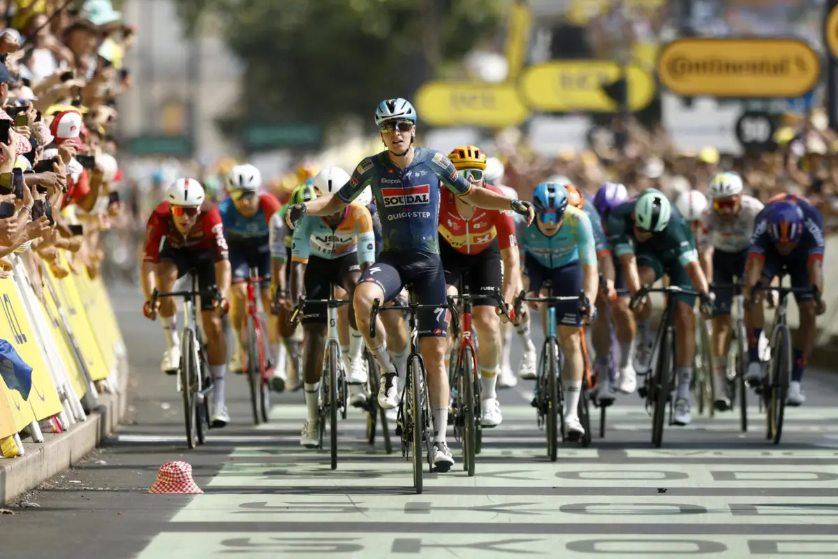 Ciclismo Etapa discutida ao sprint.