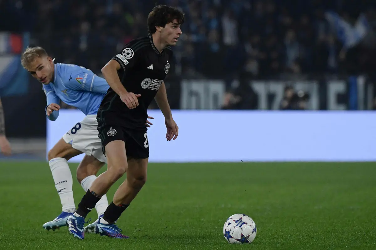 Paulo Bernardo com a camisola do Celtic (Créditos: AFP)