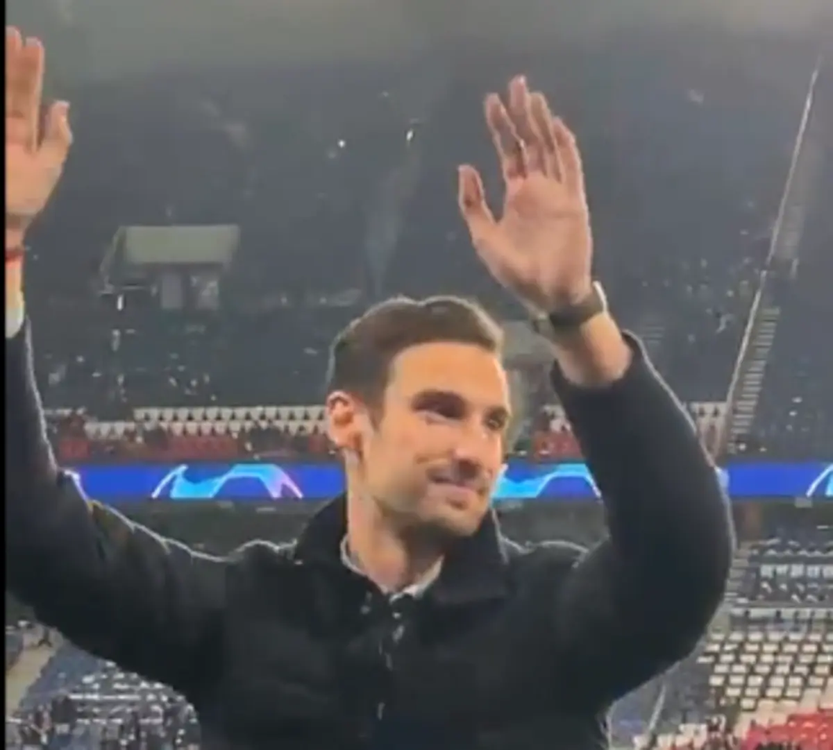 Imagem de contexto do artigo Sergio Rico voltou ao Parque dos Príncipes e foi homenageado antes do jogo da Champions