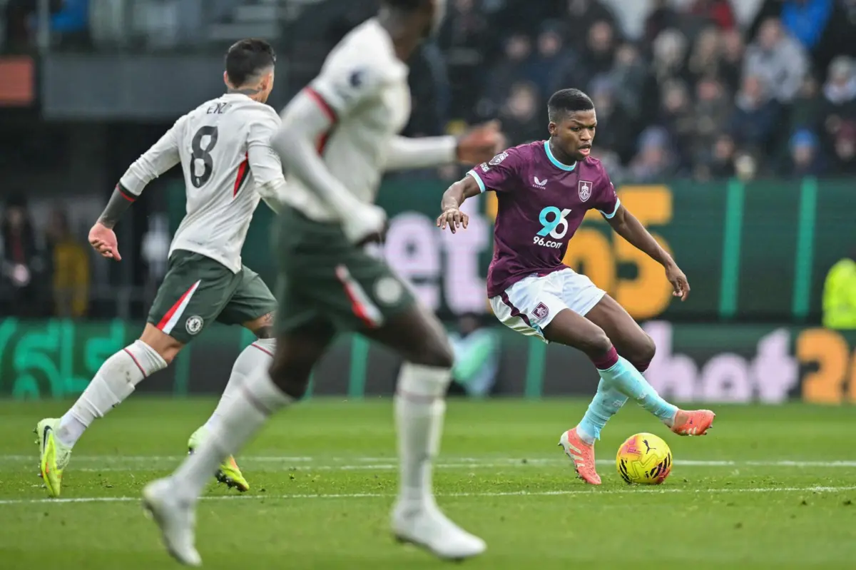 Florentino com a camisola do Burnley
