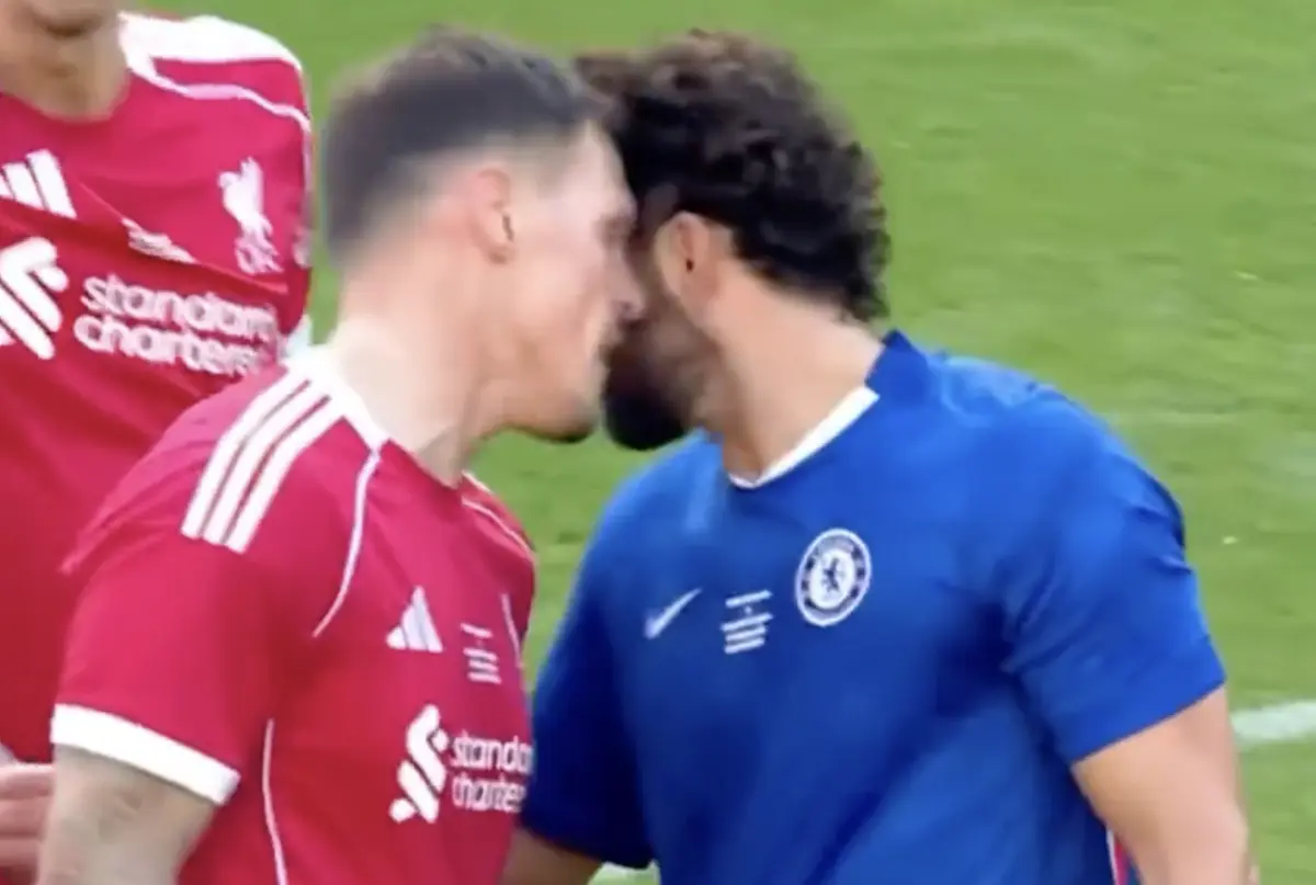 Imagem de contexto do artigo Skrtel e Diego Costa pegados em jogo de lendas. Ora veja
