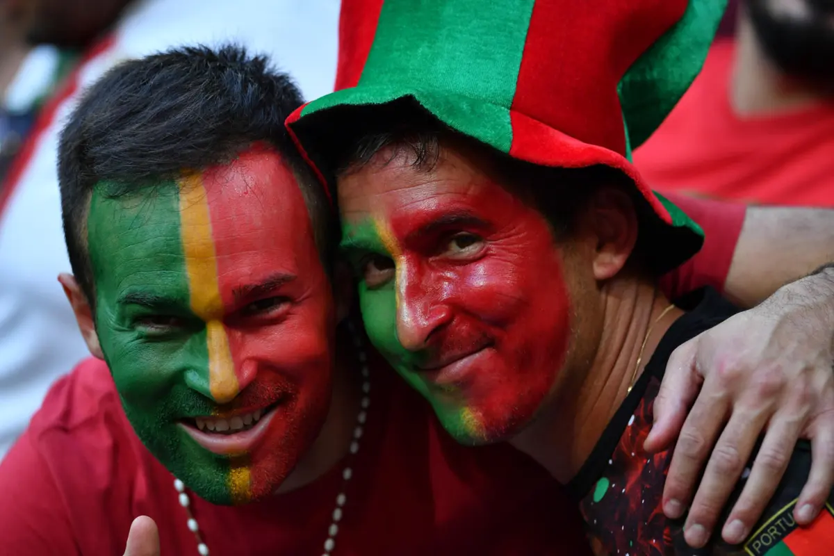 Adeptos portugueses na final do Euro 2016, disputado em França.