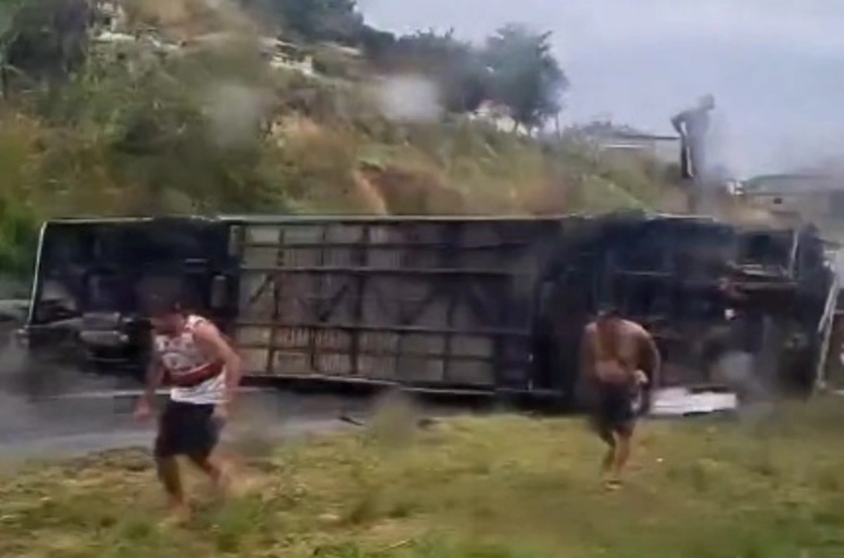 Imagem de contexto do artigo Vídeo: autocarro com adeptos do Flamengo capota a caminho da Argentina